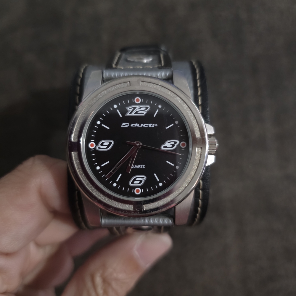 Men's Black Leather Strap Quartz Watch